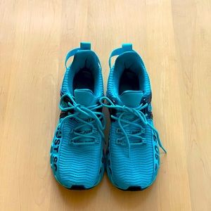 NWOT - JUSTSOSO ATHLETIC SHOES